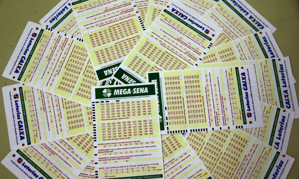 Mega-Sena acumula e chega a R$ 54 milhões; veja números sorteados