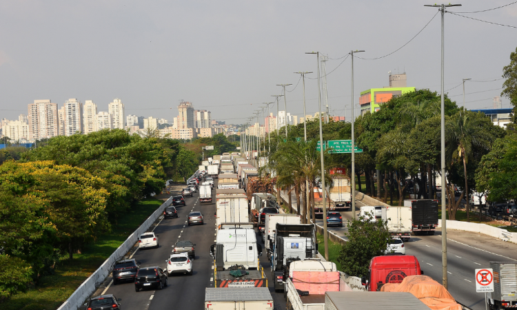 Projeto que permite a guardas civis aplicar multas de trânsito avança em São Paulo